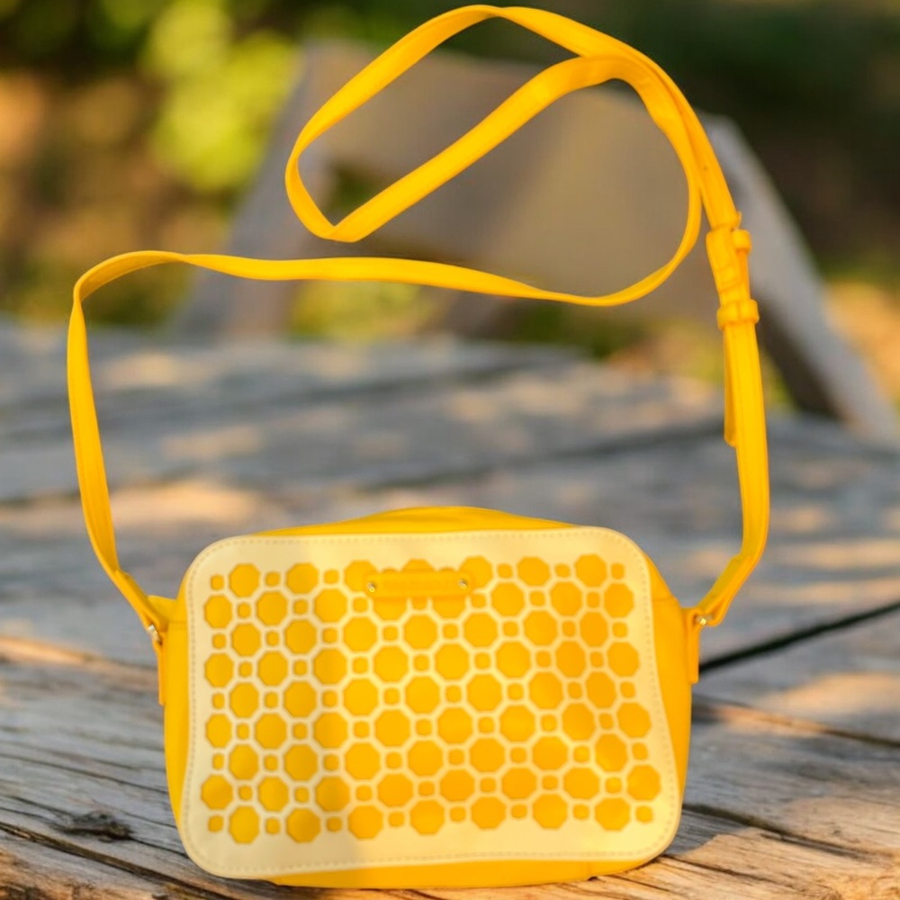 Vera Bradley Yellow Honeycomb Crossbody Bag‎ Adjustable Strap NWOT